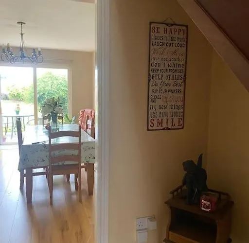 Macroom Spacious Cosy 3 Bedroom Cork