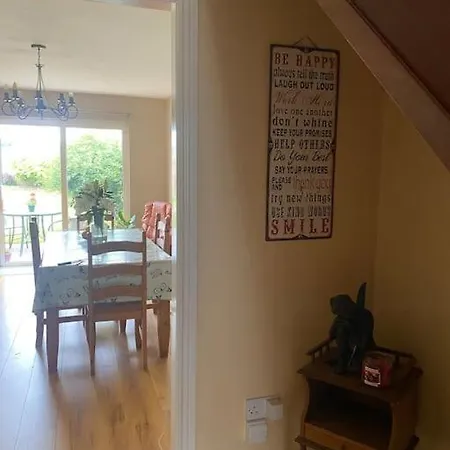 Macroom Spacious Cosy 3 Bedroom 科克
